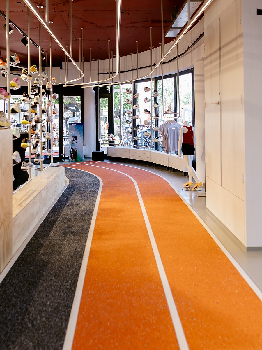 Videoschermen van de loopanalyse in de winkel