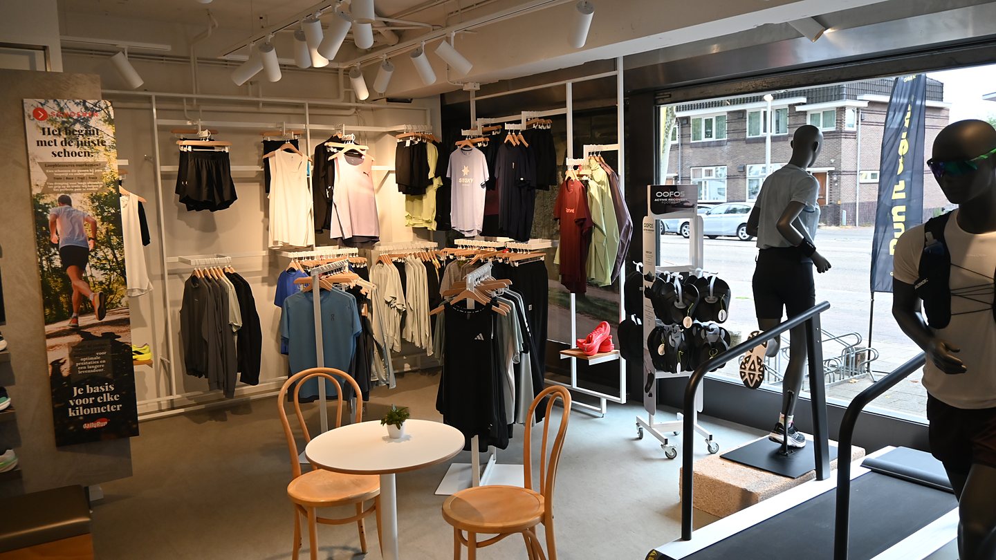 Hardloopkleding in de winkel DailyRun Amsterdamse Bos