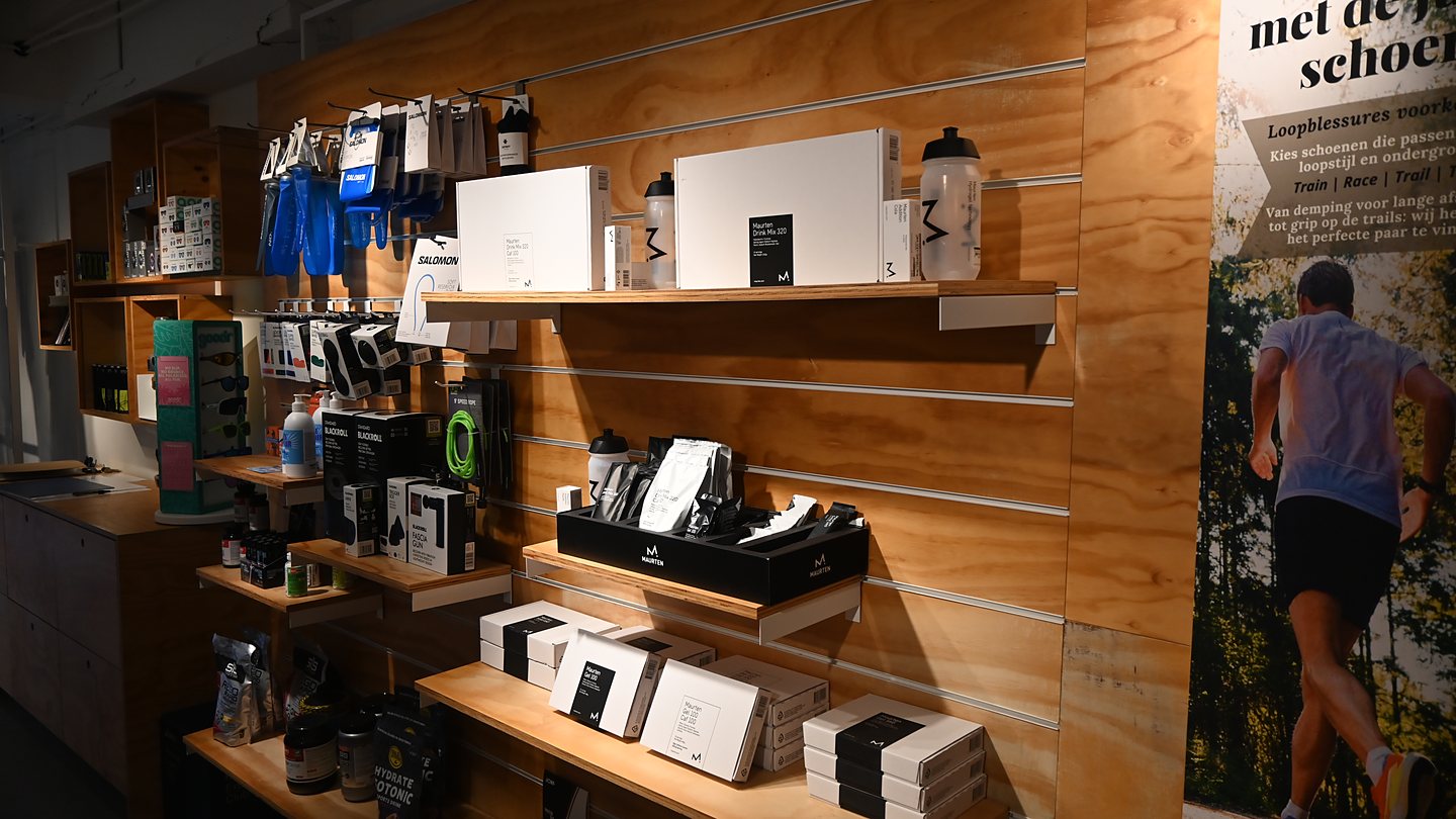 Sportvoeding en accessoires in de winkel DailyRun Amsterdamse Bos